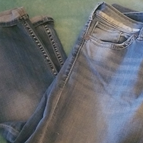 Silver Suki capri Jeans in a 32/22.5.... - Picture 4 of 8